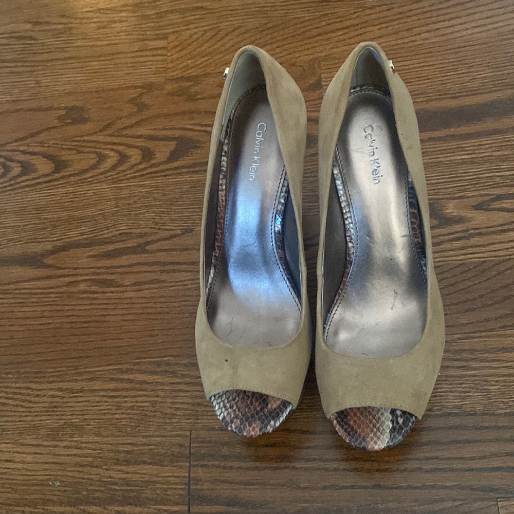 Tan suede wedge Calvin Klein heals